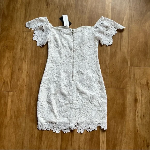 NWT GUESS off-shoulder dress - size 2 - Picture 6 of 16